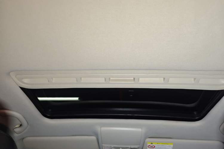 Used Volkswagen Gran Lavida 2013 1.6L Automatic Comfort Model Headliner