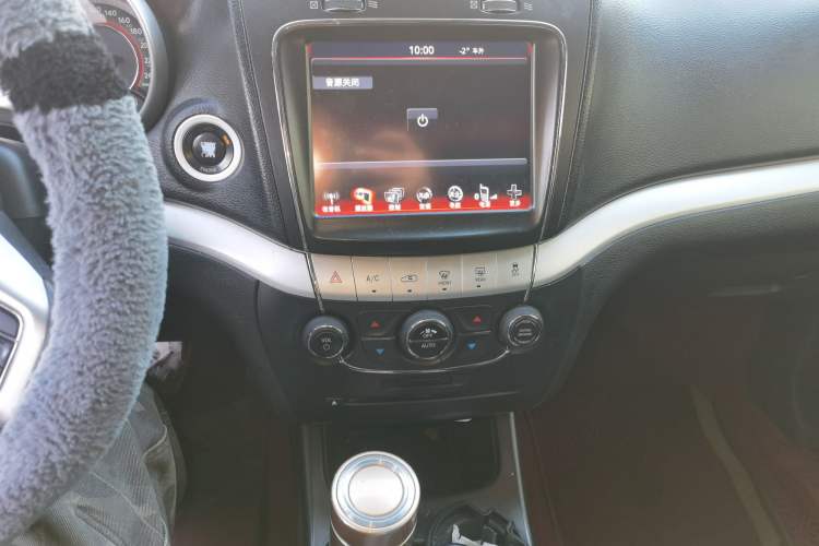 Used Dodge Journey 2013 2.4L Two-Wheel Drive Luxury Version