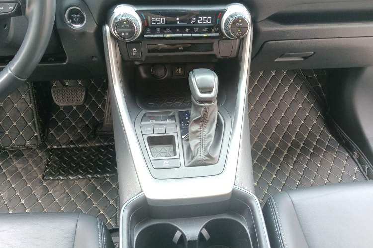 Used Toyota Wildlander 2023 Dual-Motor 2.5L E-CVT Two-Wheel Drive Luxury PLUS Edition Gear Lever