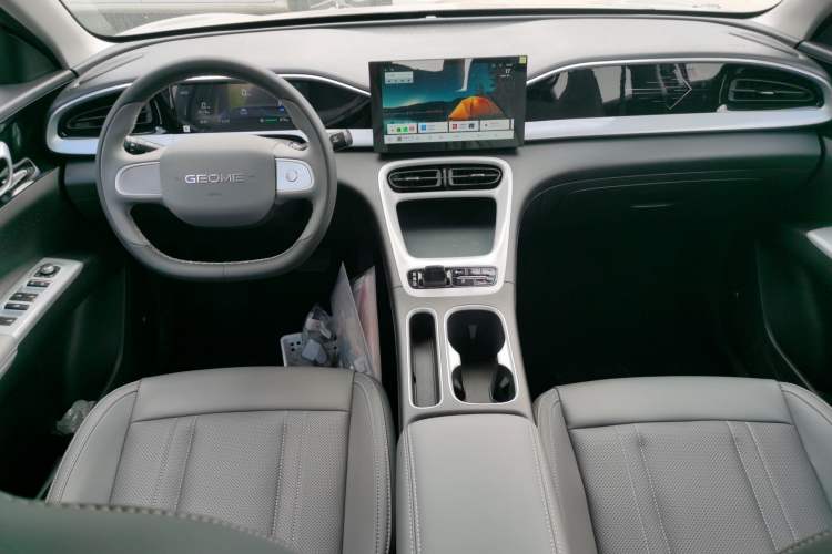 Used Geely Galaxy Geome 2026 Model 310km Youth Edition Center Console