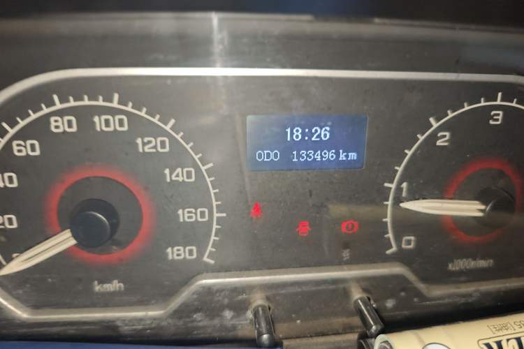 Used SAIC MAXUS Xintu V80 2017 2.5T 5-Speed Manual Aoyuntong National V Short Wheelbase Mid-Roof 5/6/10-Seater Odometer Close Up