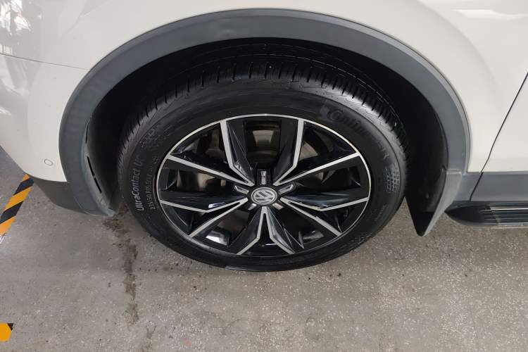 Used Volkswagen Tiguan L 2019 Revised 330TSI Automatic Two-Wheel Drive Smart & Luxury Edition China VI Standard
