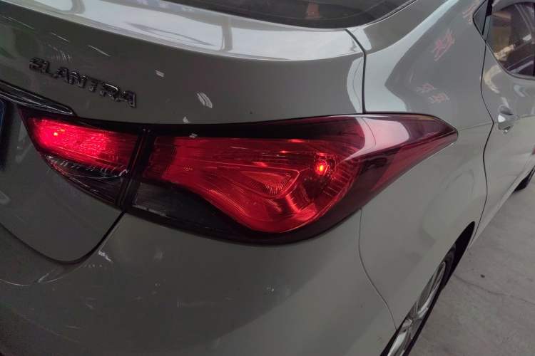 Used Hyundai Elantra (5th Generation / Langdong) 2016 1.6L Automatic Smart Version
