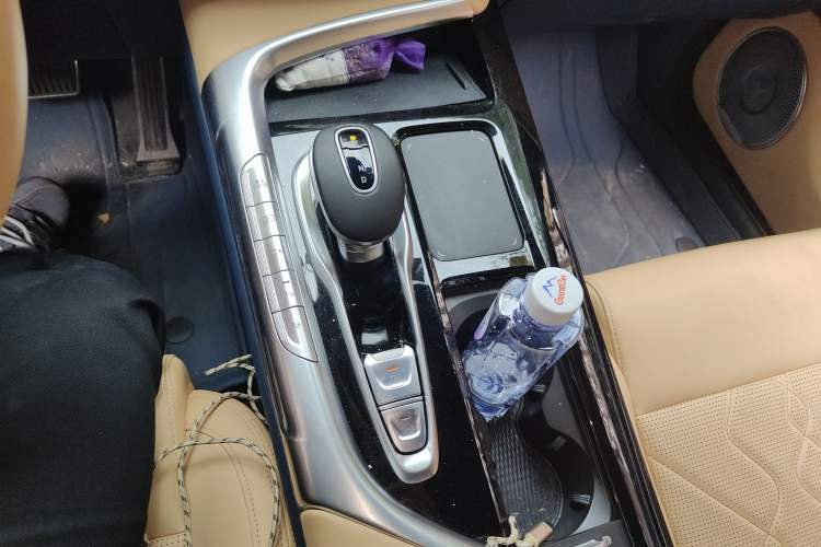 Used VOYAH FREE 2021 Four-Wheel Drive Standard Range-Extended Exclusive Luxury Package Gear Lever