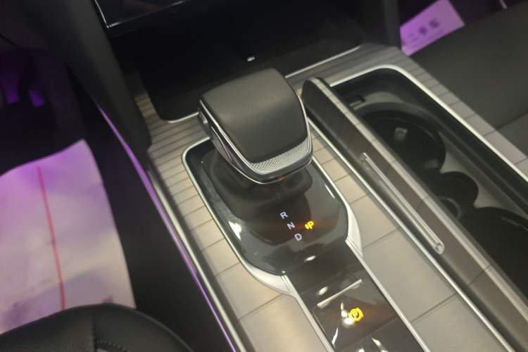 Used Hongqi HS7 PHEV 2024 2.0T PHEV Four-Wheel Drive Flagship Edition 6 Seats
