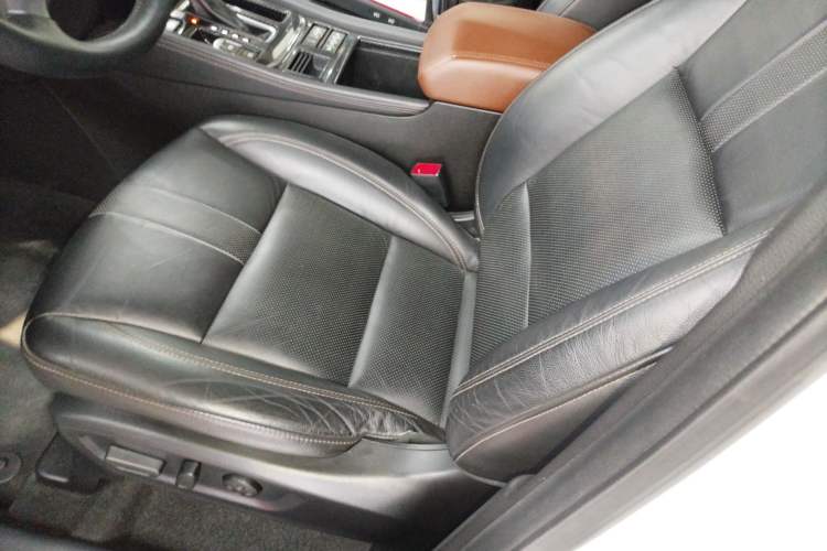 Used GAC Trumpchi GS8 2017 320T Two-Wheel Drive Luxury Smart Connectivity Version (7 Seats)