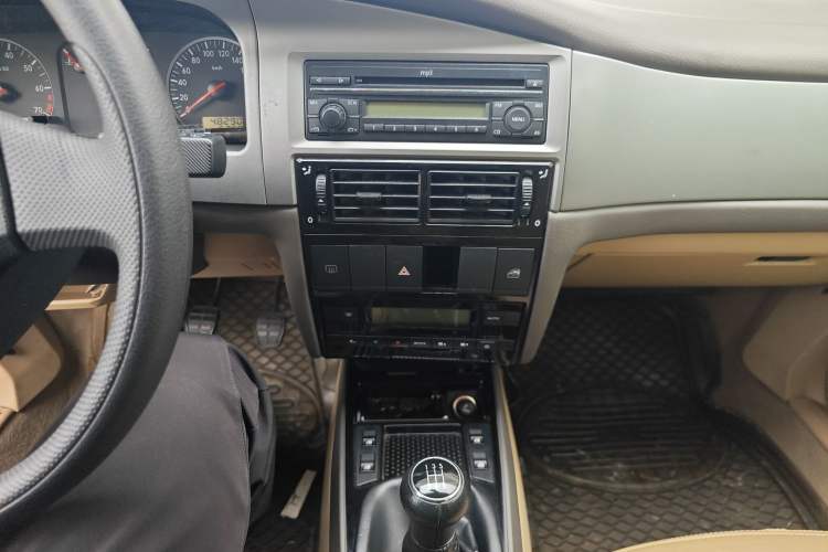 Used Volkswagen Santana Vista 2008 1.8L Manual Sishang Model Audio And AC Panel