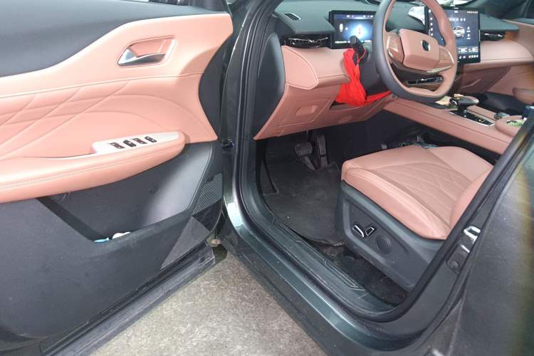 Used CHANGAN UNI-Z New Energy 2024 Blue Whale Smart Electric iDD 125km Beyond Edition
