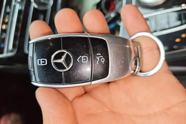 Used Mercedes-Benz E-Class 2016 E 300 L Sporty and Stylish Model
