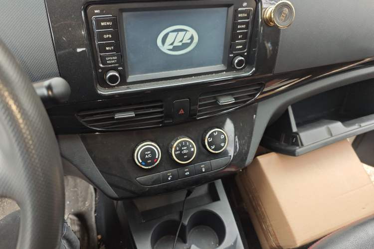Used Lifan Auto Letu 2015 1.2L Comfort Model Audio And AC Panel