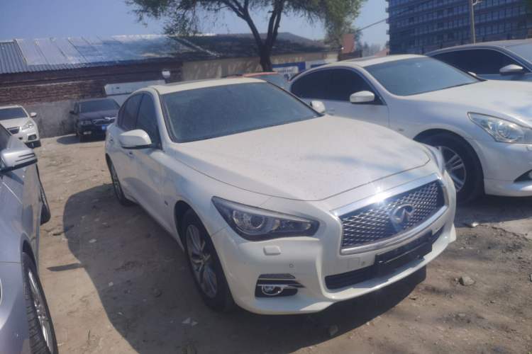 Used Infiniti Q50L 2015 2.0T Enjoyment Edition Front Right 45 Deg
