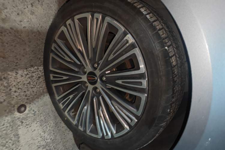 Used Hongqi H5 2022 Classic Model 1.5T DCT Flagship Edition Right Front Wheel Hub