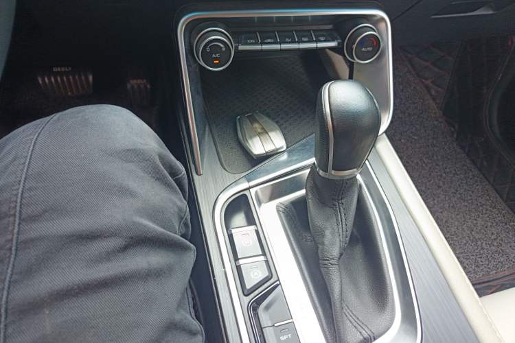 Used Geely Auto Binray 2018 14T CVT Binyi Edition Gear Lever