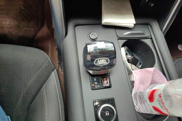 Used Land Rover Discovery 2021 360 PS R-Dynamic SE Gear Lever