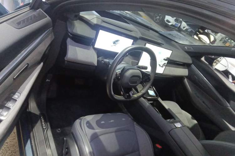 Used Lynk & Co 08 EM-P 2023 220 km Limited-Time Edition