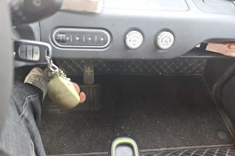 Used Baojun E100 2020 305KM Smart Drive Version Audio And AC Panel