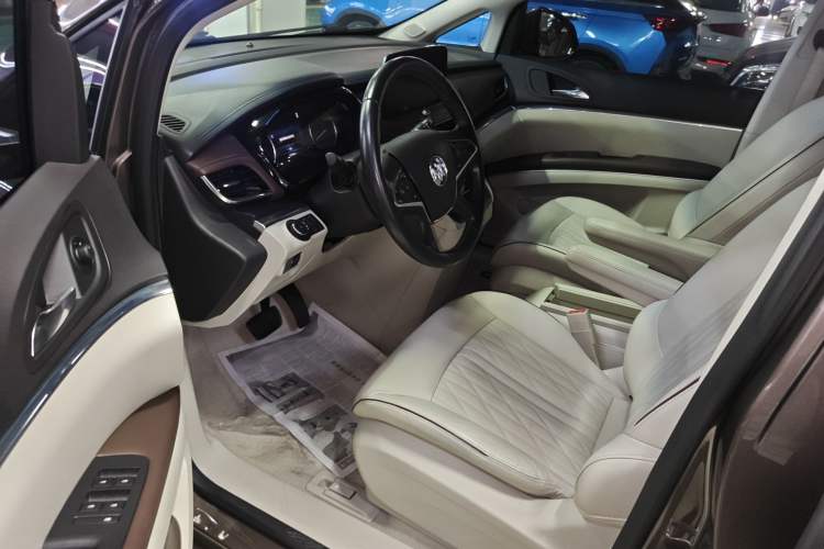 Used Buick GL8 2023 Land Executive Class 652T Luxury Model
