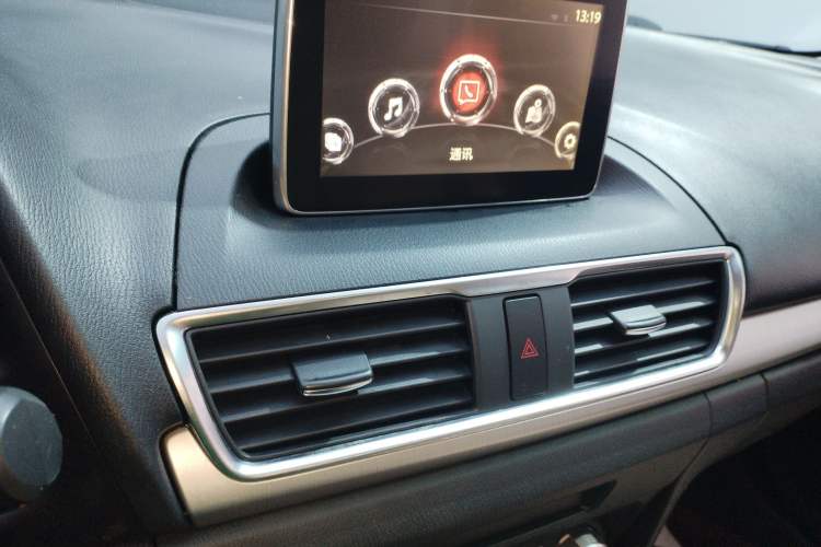 Used Mazda 3 Axela 2014 Sedan 2.0L Automatic Flagship Model Audio And AC Panel