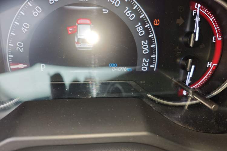 Used Toyota RAV4 2020 2.0L CVT Two-Wheel Drive Fashion Edition Odometer Close Up