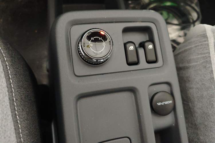 Used Wuling Yangguang 2025 Model 400km Bus Edition—Comfort Edition