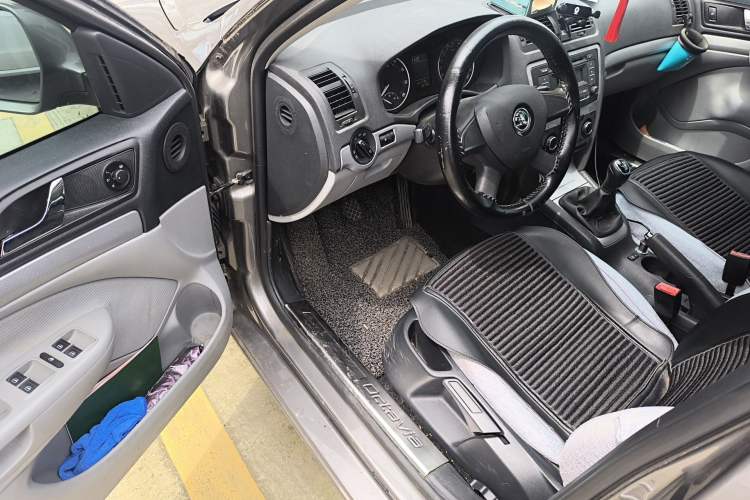 Used Skoda Octavia 2015 Classic Model 1.6L Manual Eado Version
