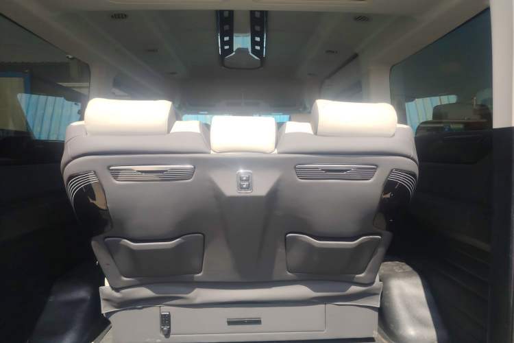 Used Ford Transit T8 2024 T8 2.3T Diesel Automatic Mid-axle Mid-roof 7-seater Business & Travel Edition
