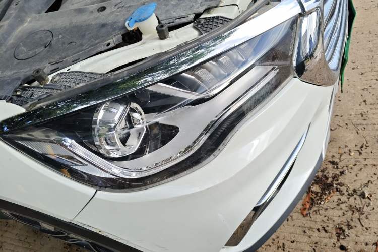 Used JETOUR X90 2019 1.6T DCT Luxury Travel Edition 6 Seats China VI Standard Right Front Headlight