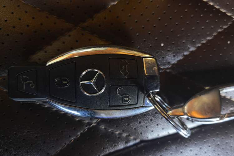 Used Mercedes-Benz V-Class 2021 V 260 Avantgarde Edition
