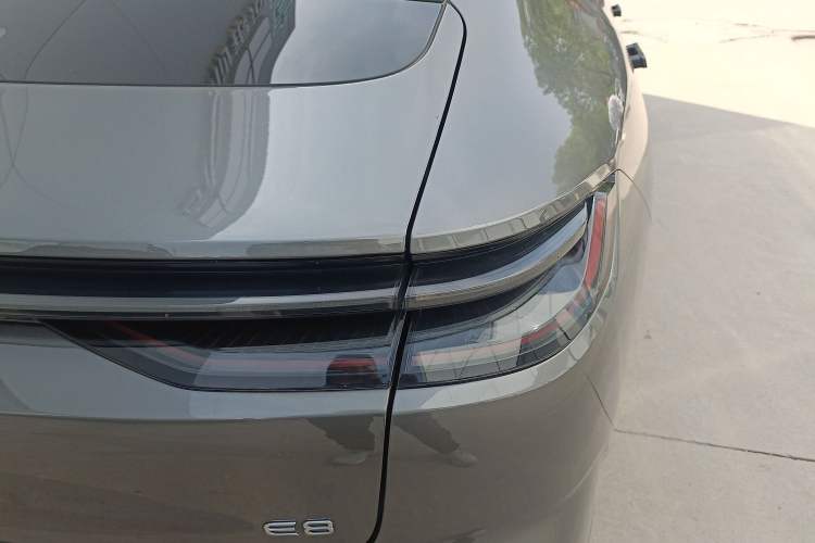Used Geely Galaxy E8 2025 700 km Long-Range Intelligent Driving Version Right Rear Taillight