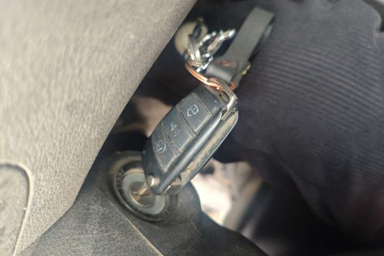 Used Dongfeng Yufeng EM26 2023 Standard Edition 41.472 kWh Henan Lithium Power Vehicle Key