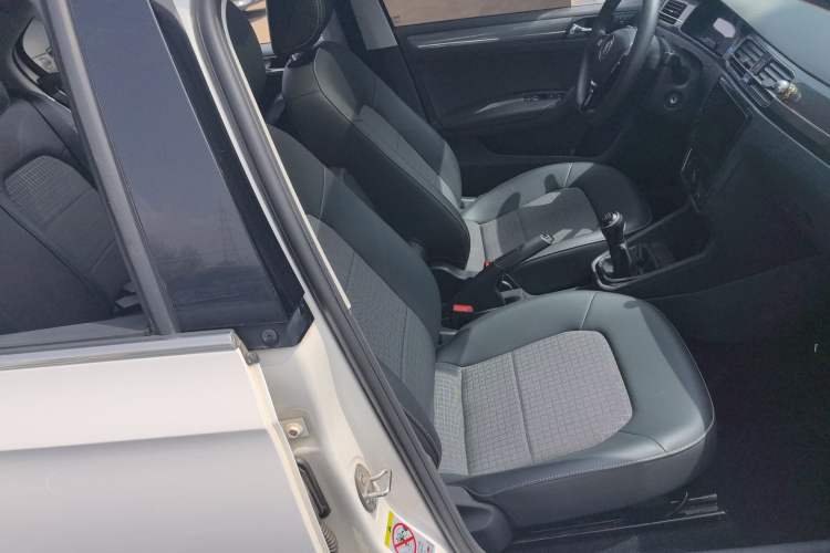 Used Volkswagen Santana 2016 1.6L Manual Comfort Edition Right Front Seat