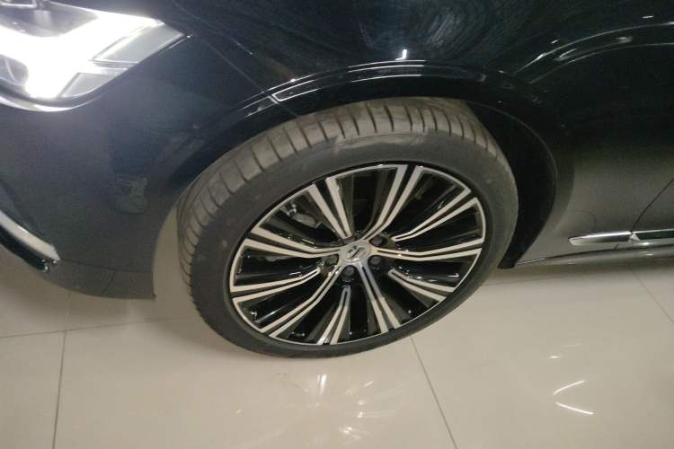 Used Volvo S90 2025 B5 Zhiyuan Luxury Edition
