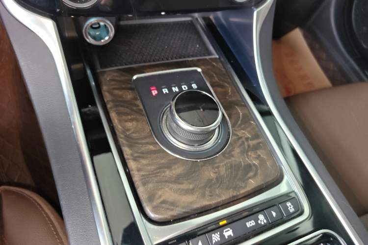 Used Jaguar XFL 2019 XFL 2.0T 250 PS Two-Wheel-Drive Luxury Edition