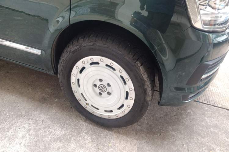 Used Volkswagen Multivan 2016 2.0 TSI Four-Wheel Drive 66th Anniversary Edition Right Front Wheel Hub