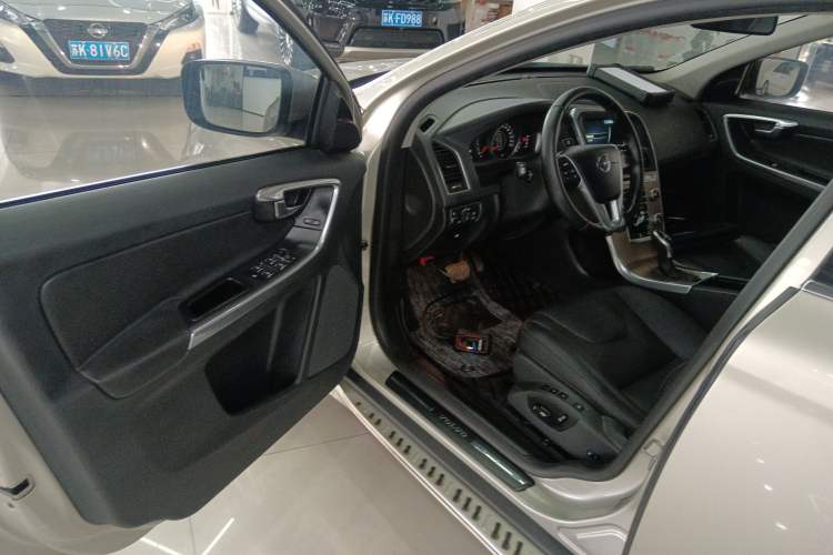 Used Volvo XC60 2017 T5 AWD Smart Upgrade Model