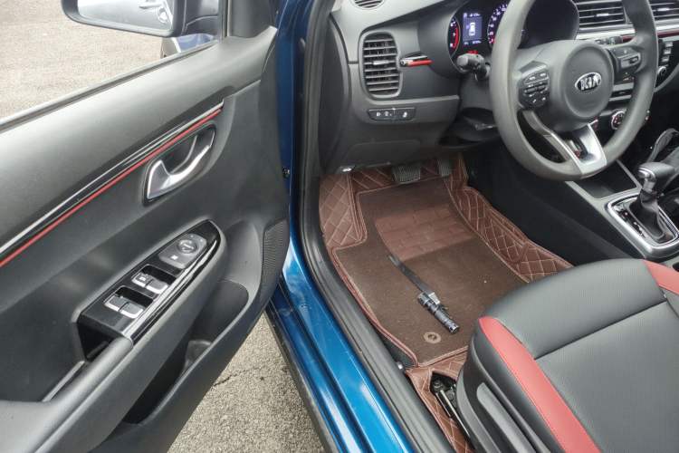 Used Kia KX Cross 2017 1.4L AT GLS Driver Seat