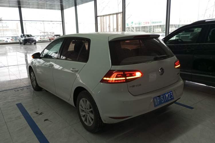 Used Volkswagen Golf 2016 1.6L Automatic Fashion Model