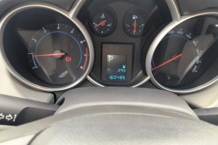 Used Chevrolet Cruze 2013 1.6L SL Grand Edition Automatic Odometer Close Up