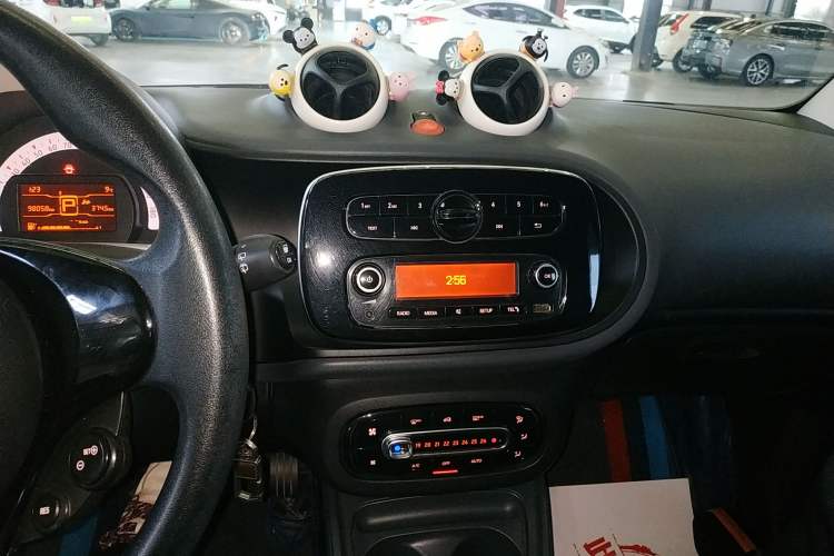 Used smart fortwo 2015 1.0L 52 kW hardtop Dynamic version