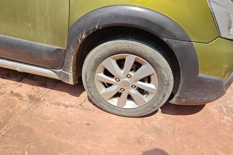 Used Nissan Livina 2013 Jinrui 1.6XL CVT Comfort Edition Right Front Wheel Hub