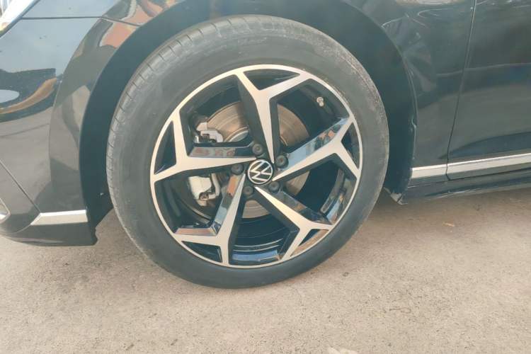 Used Volkswagen Magotan 2025 Zhongxiang Version 330TSI DSG Luxury Edition