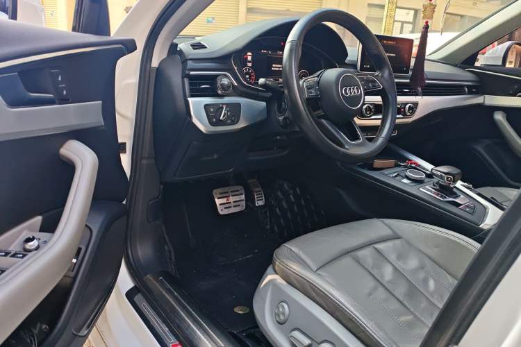 Used Audi A4L 2018 30th Anniversary Edition 40 TFSI Fashion Model
