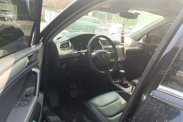 Used Volkswagen Tiguan L 2019 330TSI Automatic Two-Wheel Drive Smart Luxury Version China VI Standard Driver Seat