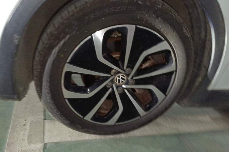Used Volkswagen ID.4 X 2022 Pure Smart Edition Left Front Wheel Hub
