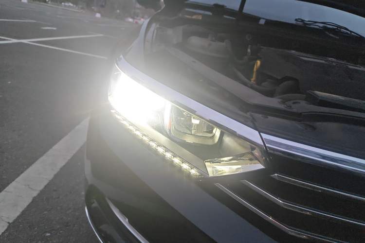 Used Volkswagen Magotan 2019 330TSI DSG Luxury Model China V Standard Right Front Headlight