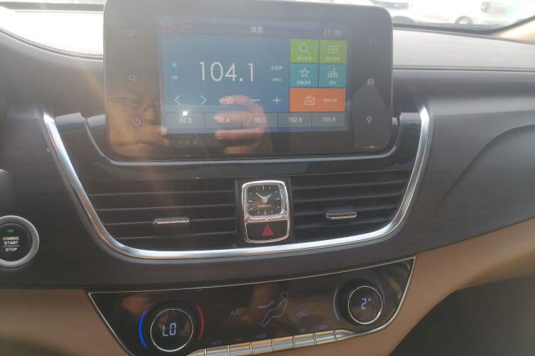 Used Baojun 730 2017 1.8L iAMT Prestige Version 7 Seats