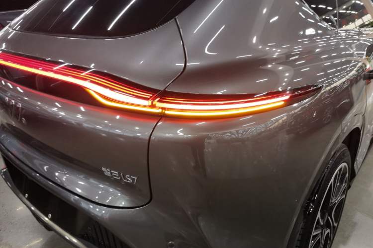 Used IM LS7 2023 100kWh Lux All-Wheel-Drive Version
