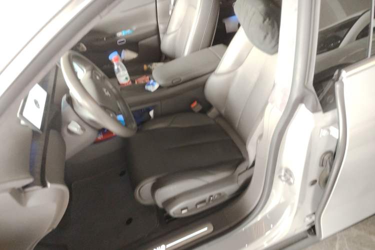 Used Nio ET7 2022 75 kWh Left Front Seat