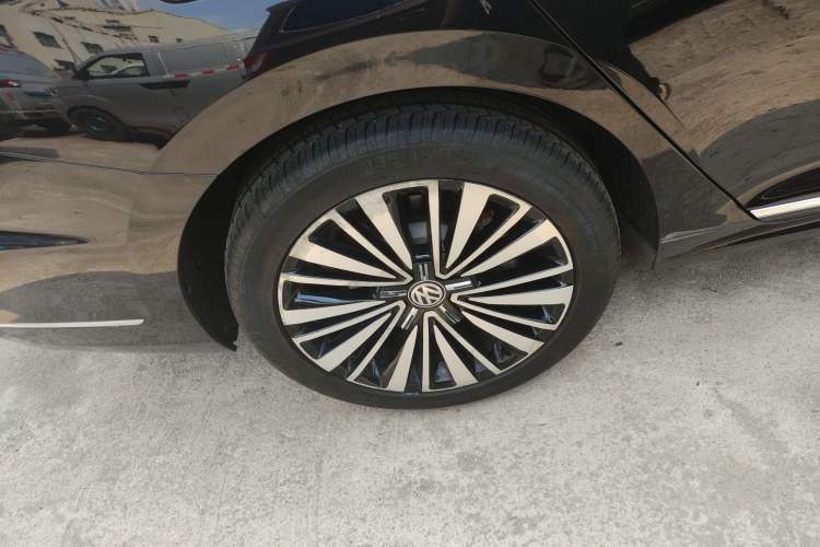 Used Volkswagen Passat 2019 330TSI Luxury Edition China VI Standard Exterior 5