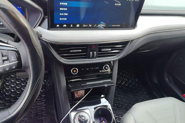 Used Ford Escape 2024 EcoBoost 245 Two-Wheel-Drive Titanium Edition
